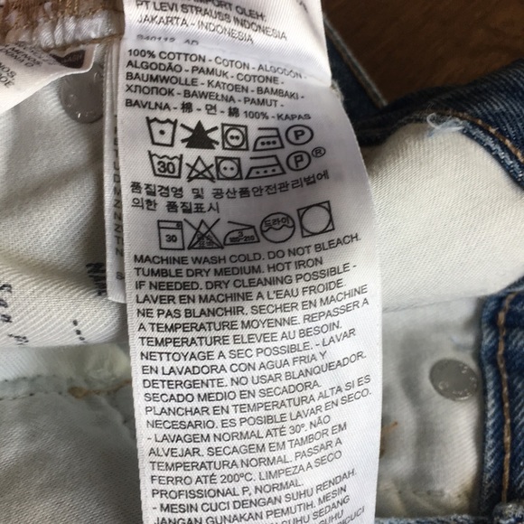 Levi’s Cheeky High-Rise Denim Shorts - Size 31 NWT - Picture 13 of 13